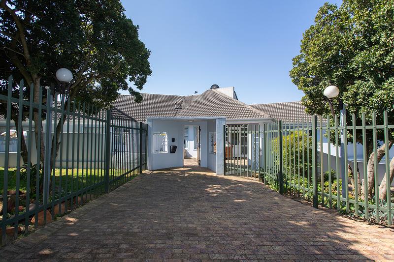 To Let 4 Bedroom Property for Rent in Everglen Western Cape